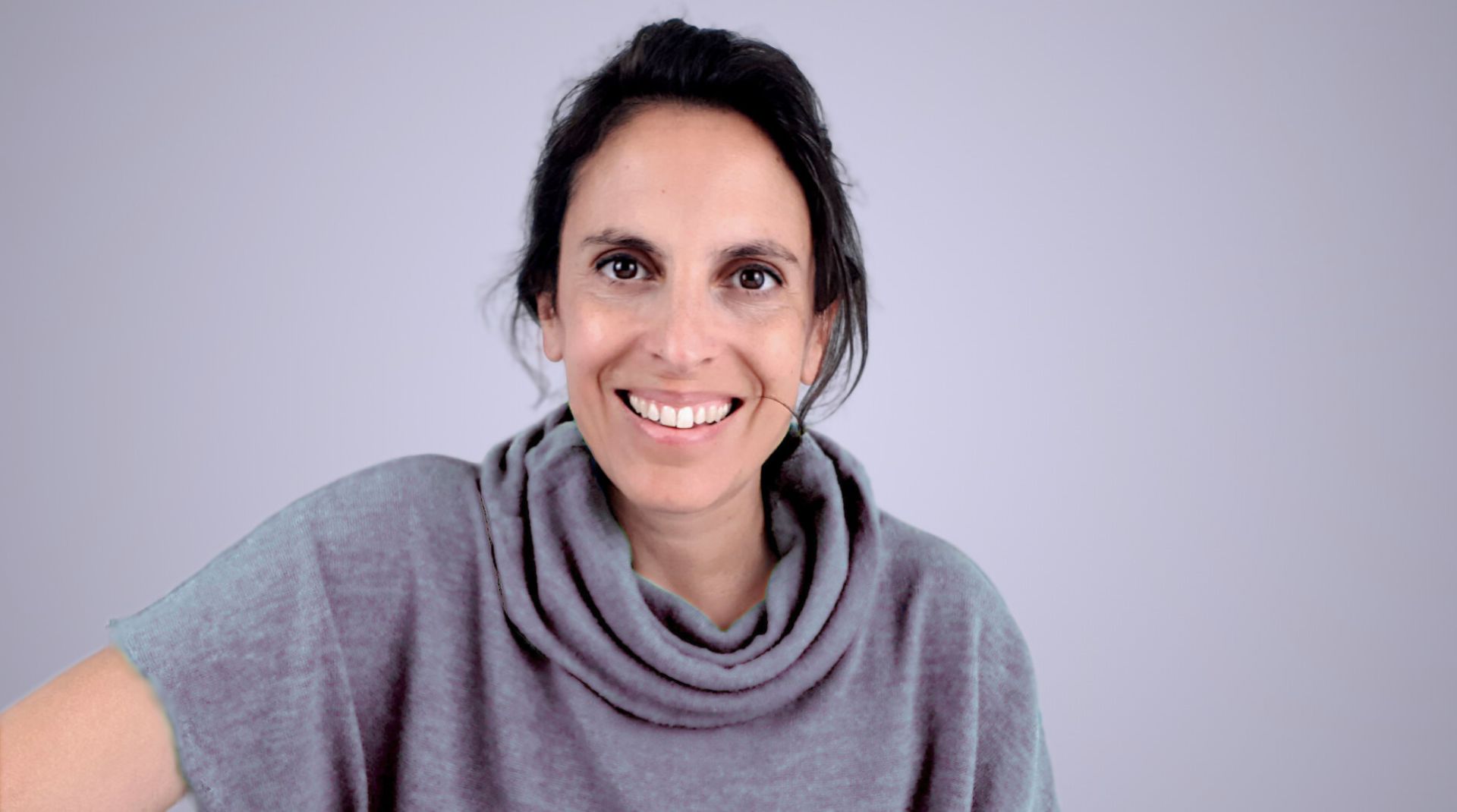 Meditation and mindfulness teacher Berta Turné smiling and looking directly to the camera